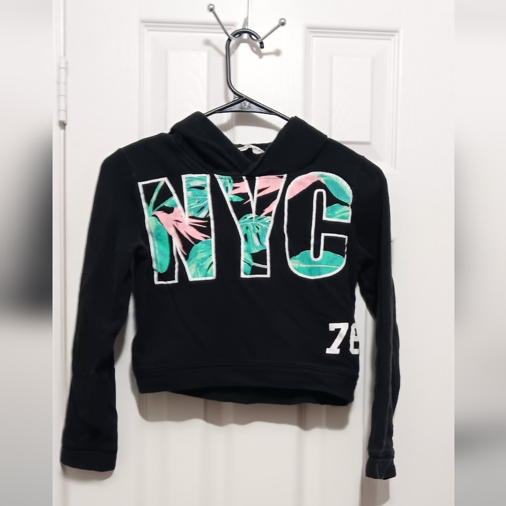 Pre-owned H&M black NYC crop sweatshirt hoodie with floral letters/ Size: 10-12